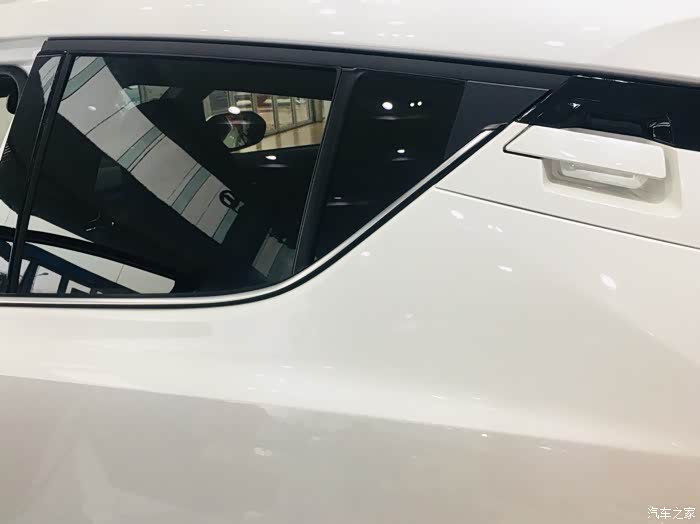 1779 | 回复: 6 丰田c-hr论坛 陪朋友看ch-r全记录后窗,真的看起来不
