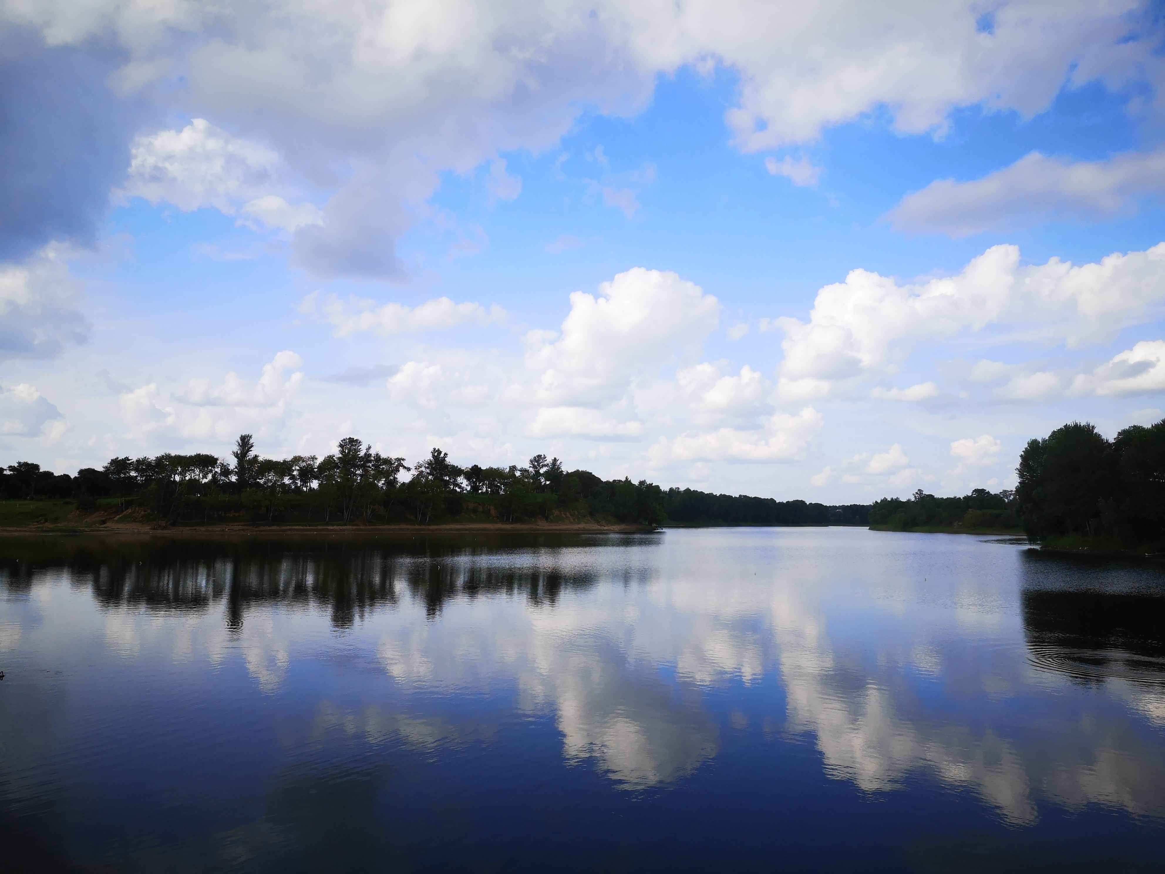 4 4驱5座,轻度越野,轻松应对,有一段视频手机不会上传
