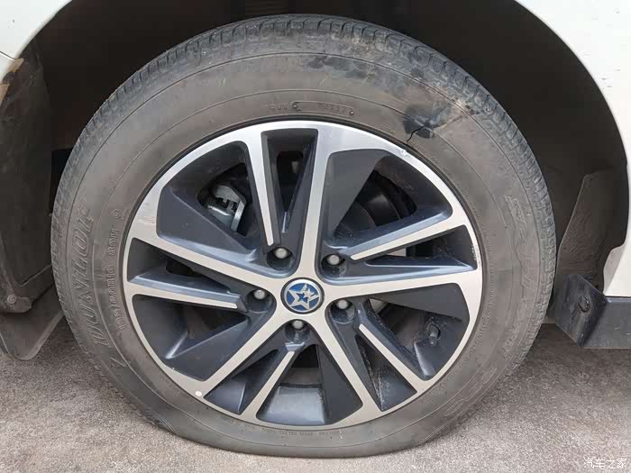 我的启辰d60第一次换胎和第四次保养