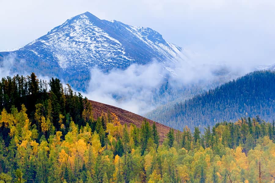 新疆山河湖泊风光,大自然的壮观景色,溪流淙淙