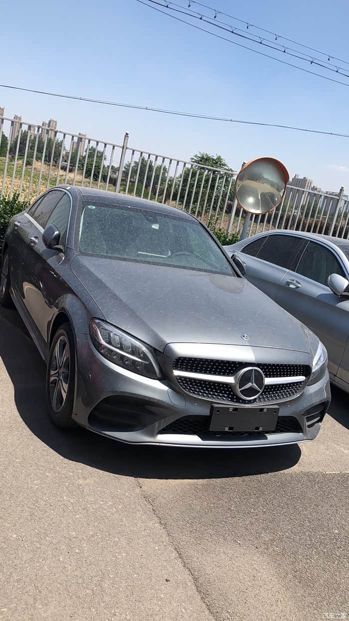 1520 | 回复: 10 奔驰c级论坛 c260铱银和月光石灰哪个更好看?