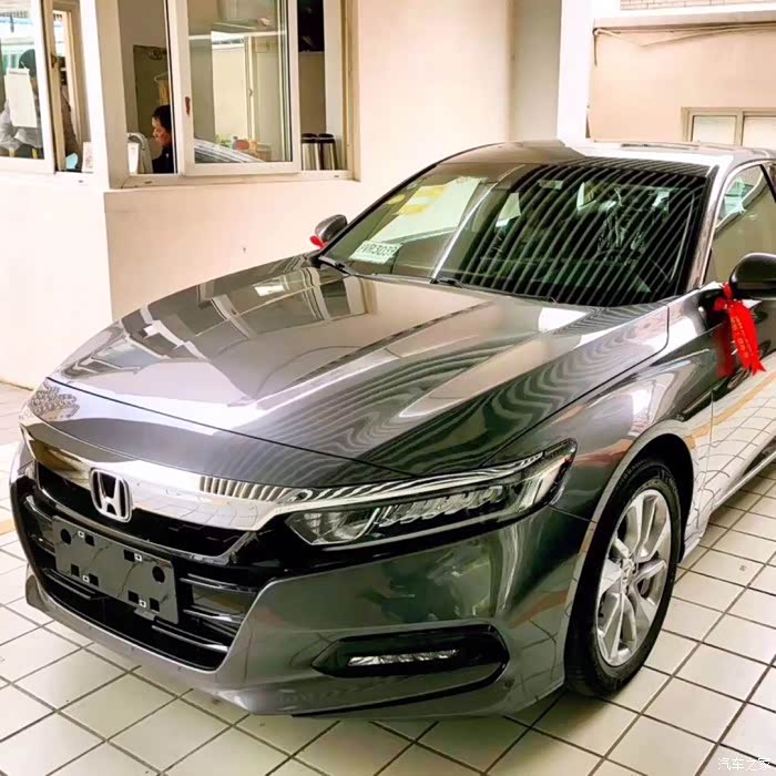 请问有没有提十代雅阁太空色银的车?