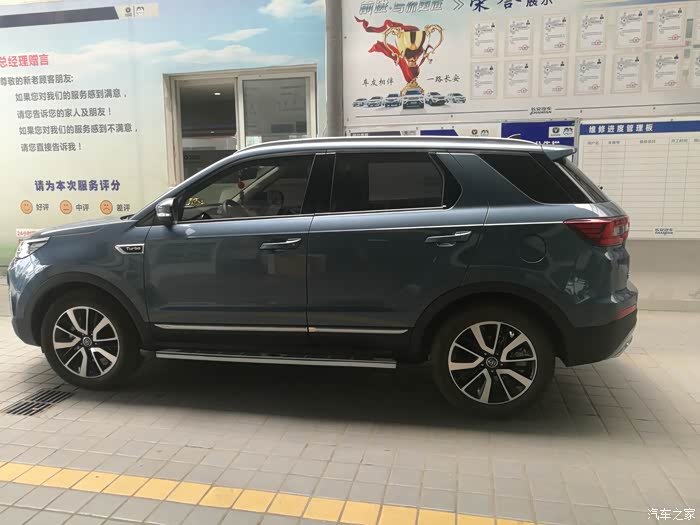 四川长安家族偶遇一辆繁星蓝55外观大气上档次