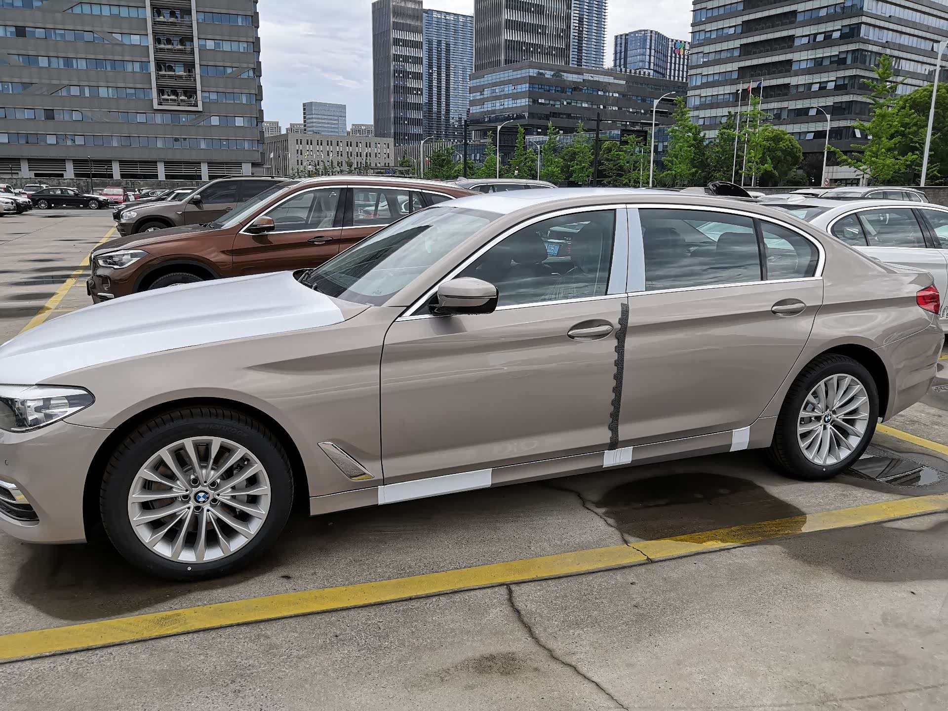 【图】求开米银跟月光银实车图片_宝马5系论坛_汽车之家论坛