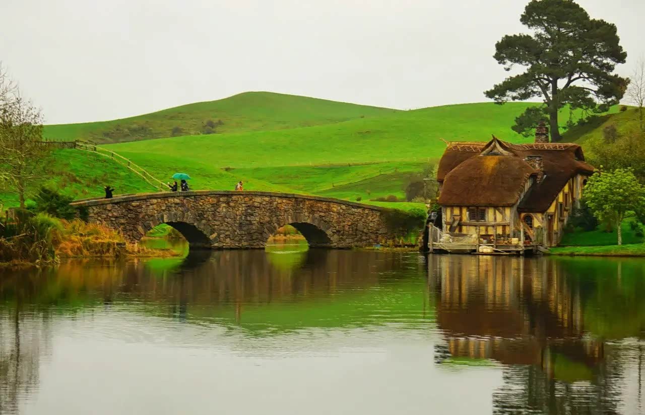 新西兰的霍比特小镇有种置身于童话的感觉