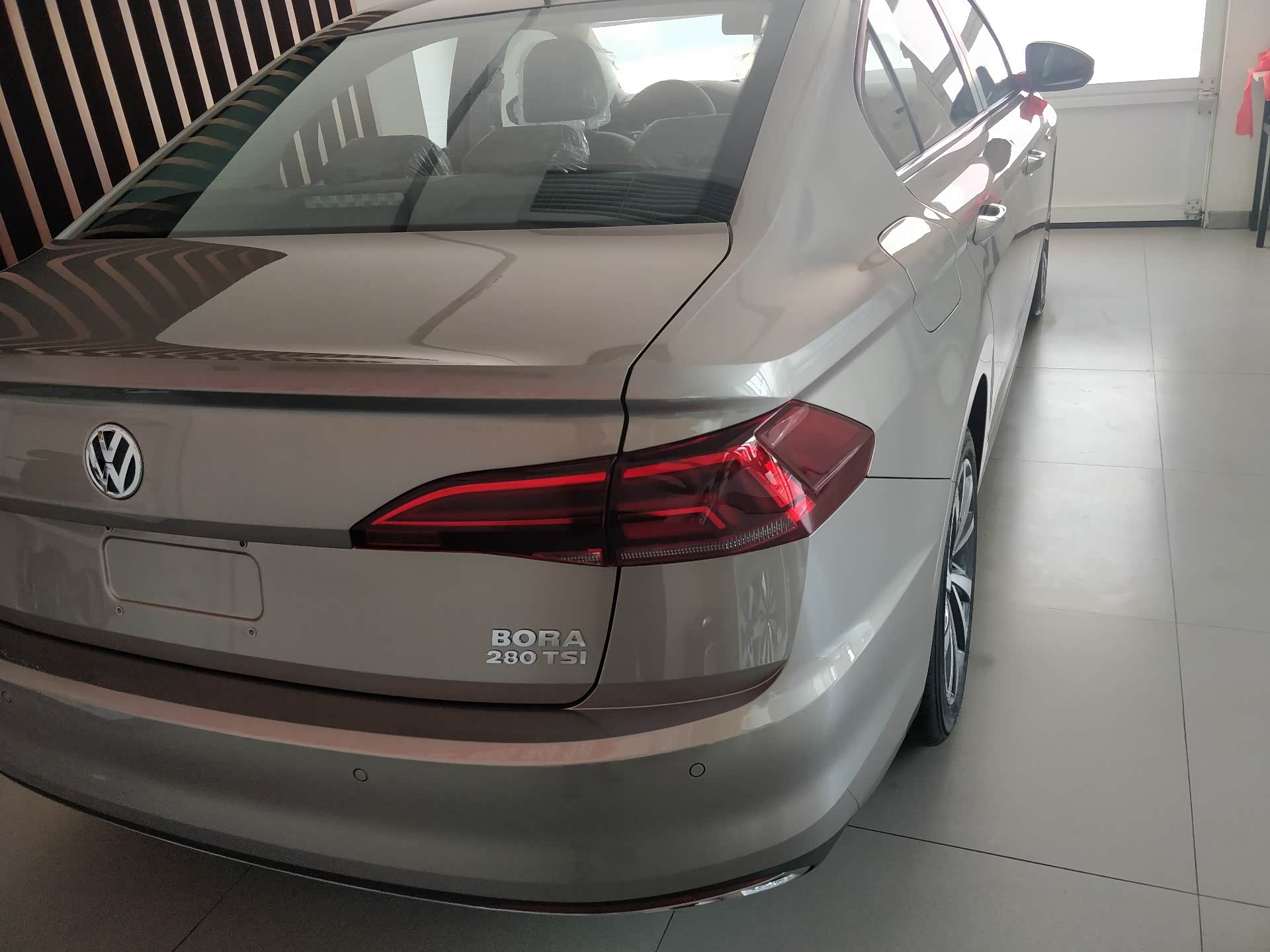 新宝来黑色海贝金选哪个呢大家给发发实车的照片呗