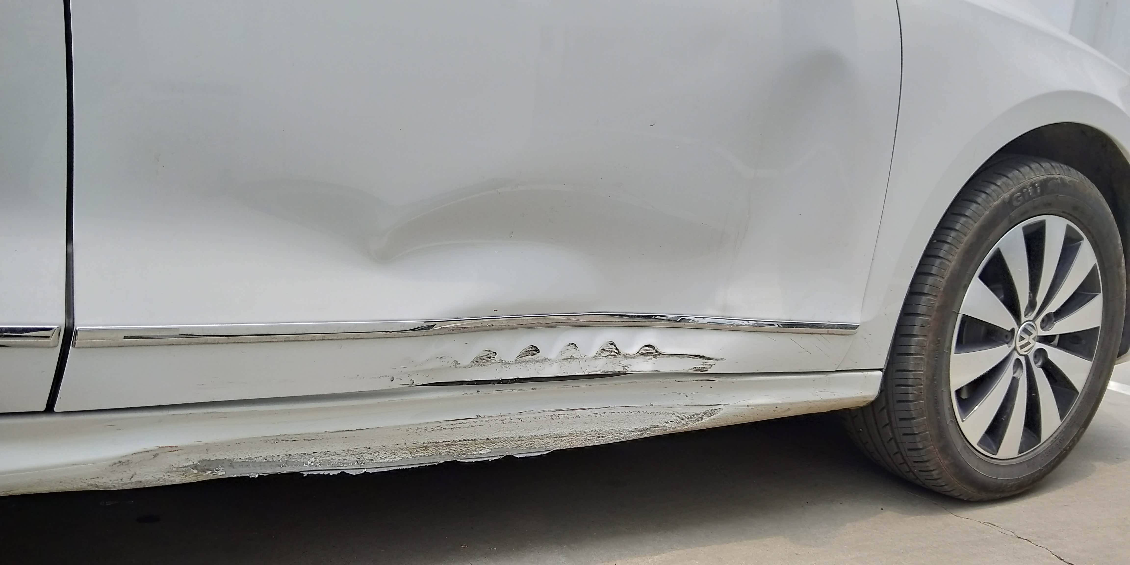 【图】新速腾左右下边梁蹭过的有木有?_速腾论坛_汽车之家论坛