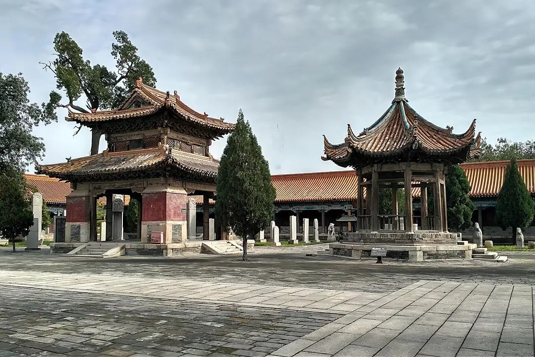 恢宏壮观宫殿式的庙宇的西岳庙