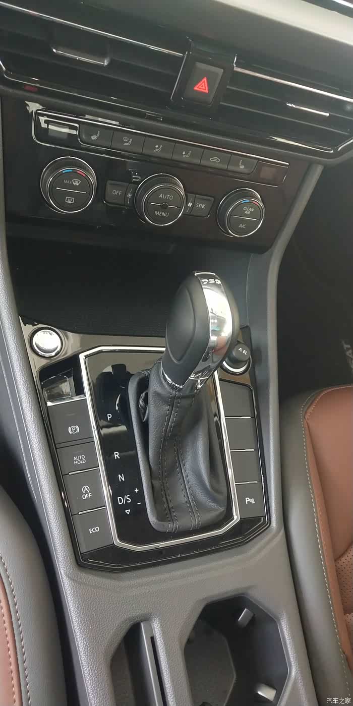 上汽大众展厅参观朗逸plus,详见下文