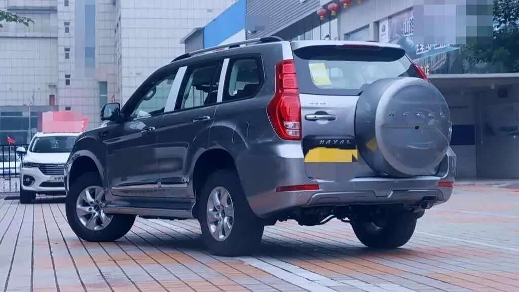 哈弗h9高耸的车身给人一种十足的安全感