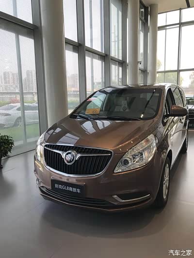 这款gl8豪华型,车身颜色檀香金
