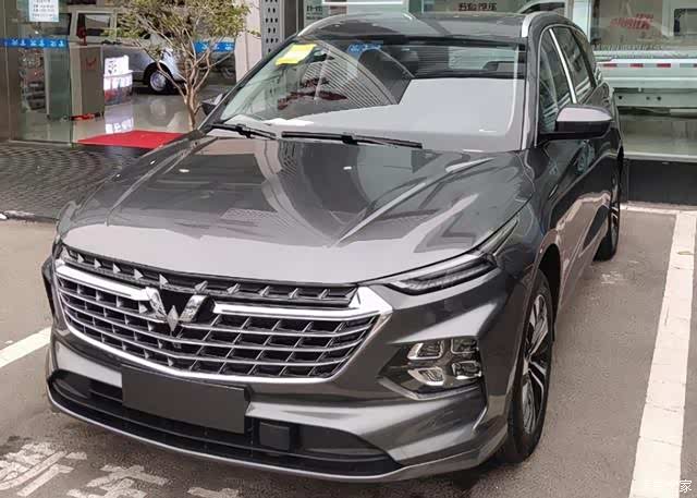 全新五菱凯捷到店,白色涂装更精致,1.5t油耗10.2l