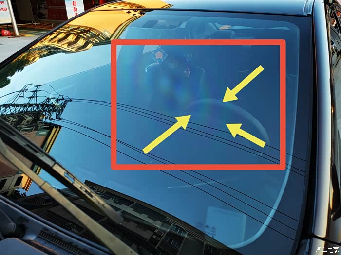 前挡玻璃贴膜出现彩色纹路