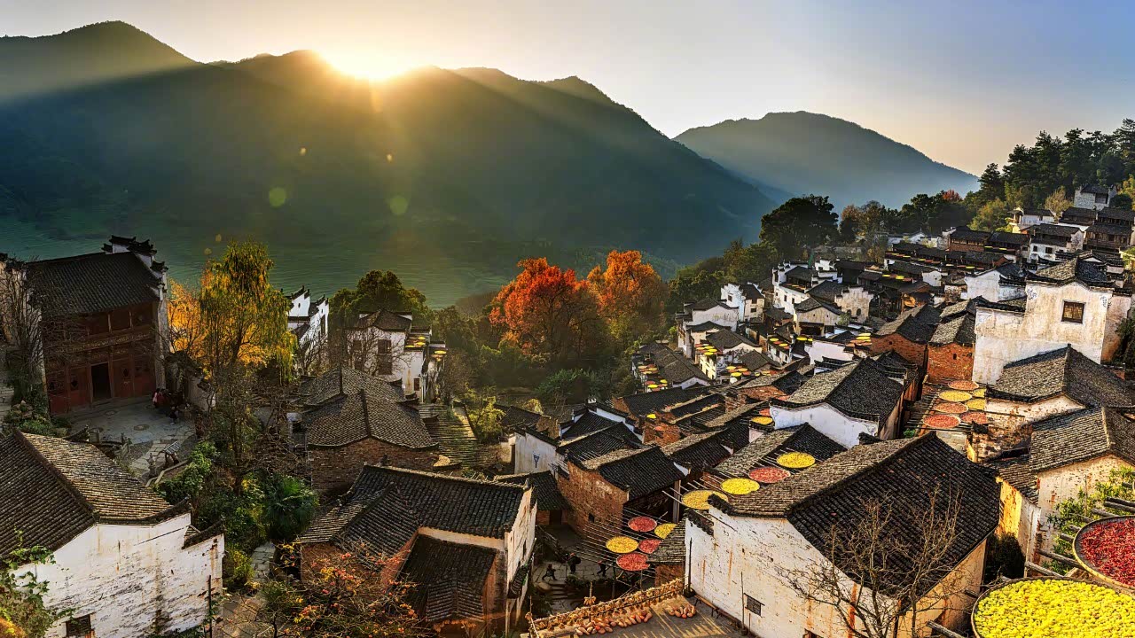 立秋节气开始江西婺源篁岭古村的晒秋大戏登场