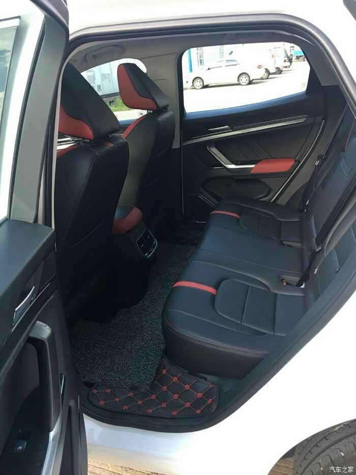 后排空间足够