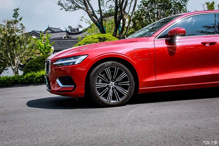沃尔沃s60熔岩红夏季高清摄影秀