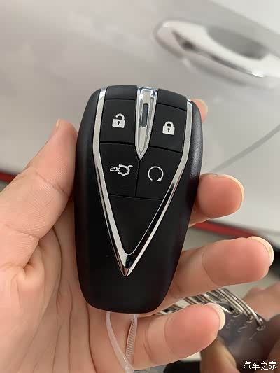 钥匙的造型也很好,倒过来看就是个大的长安标志.