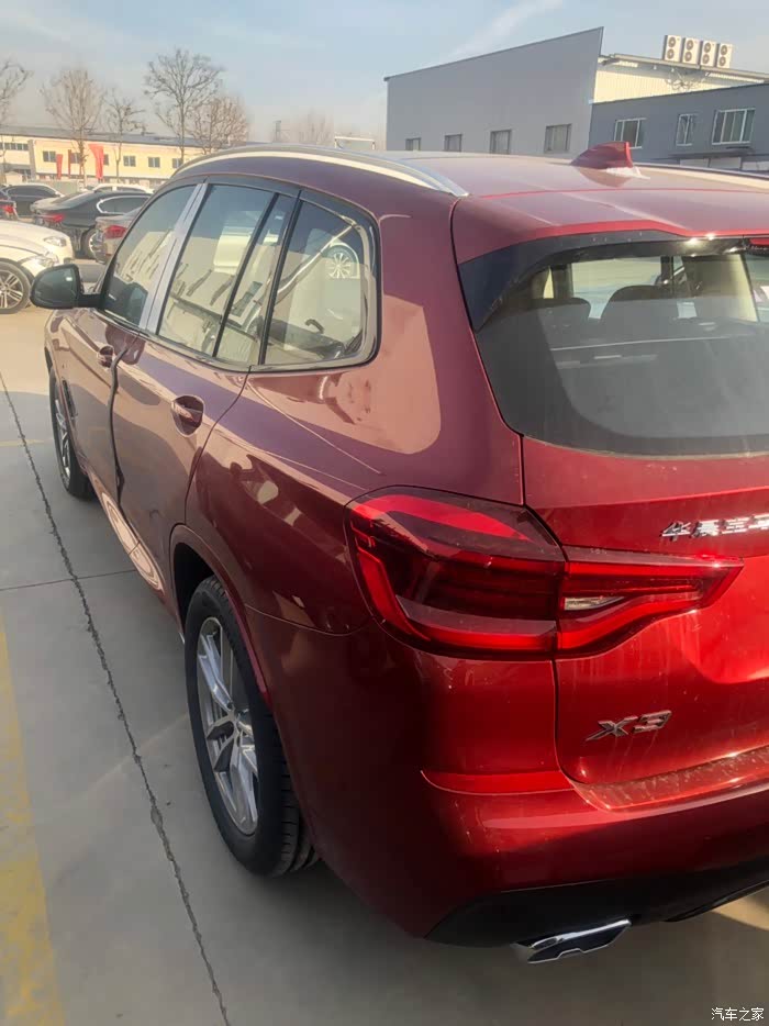 宝马红色x3很好看
