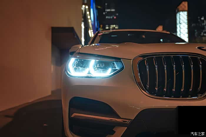 天使眼勺子灯的设计一开始就深深的吸引我,一匹骏马必将需要一双炯炯