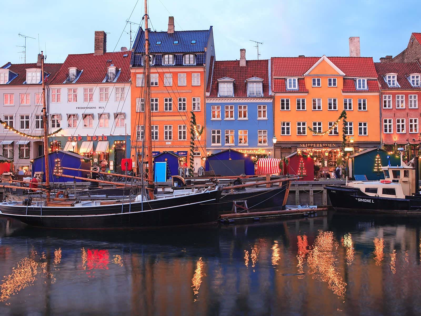 我们在路上不是像驿夫那样追赶路程,而是像履行家似的沿途观赏