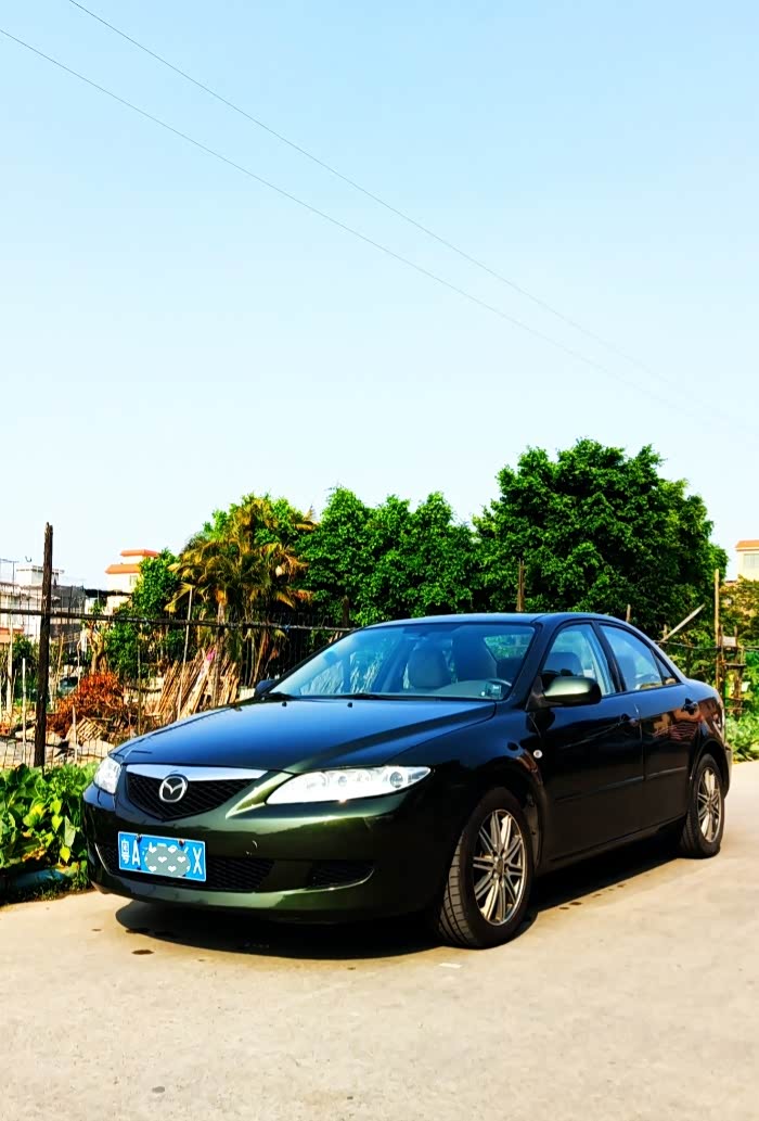 感觉蓝色的马自达6还是好看