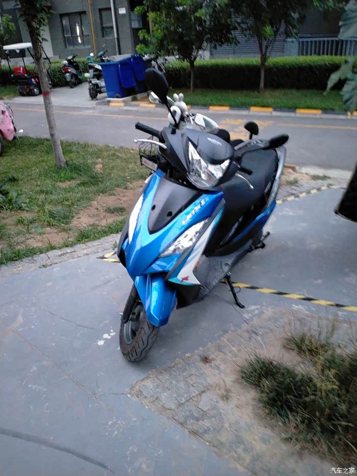 山东首台轻骑铃木丽至110电喷