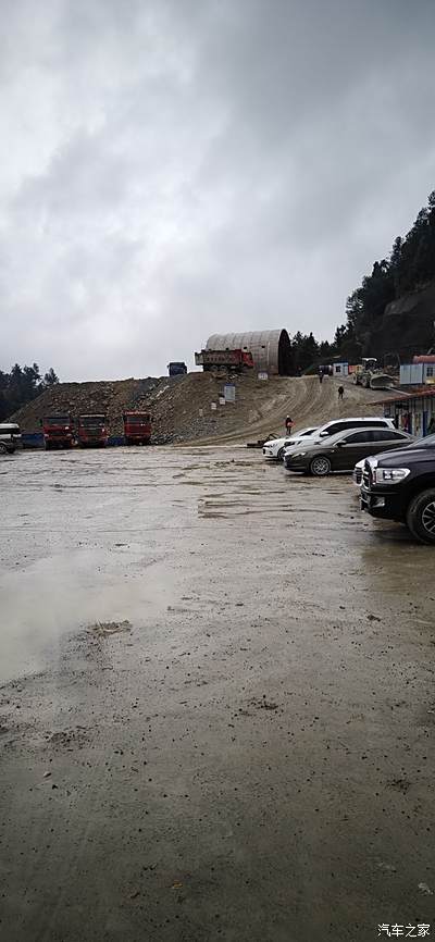 下雨天工地照片图片