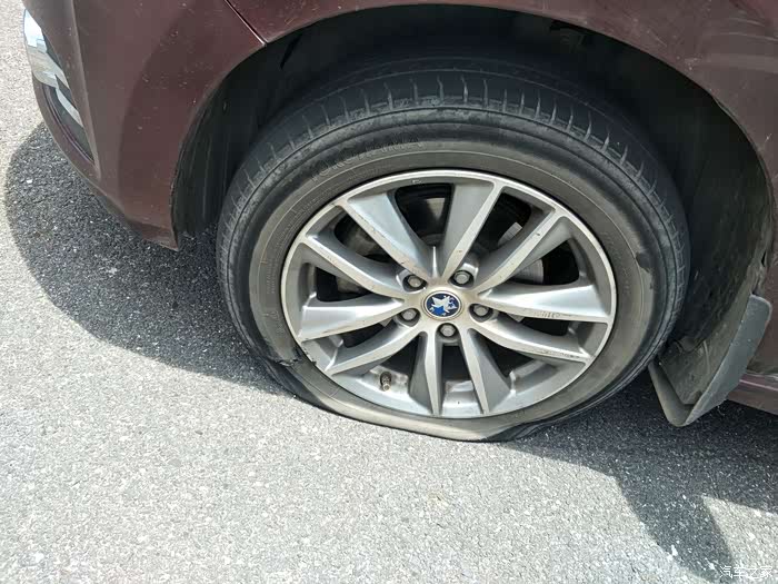 小七轮胎破了