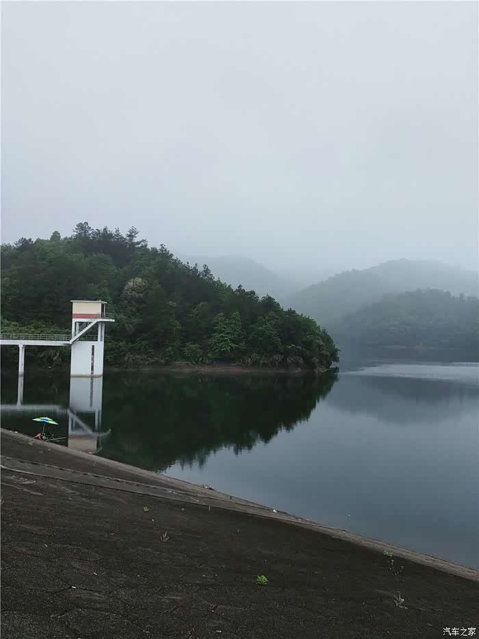 小雨下的石马水库