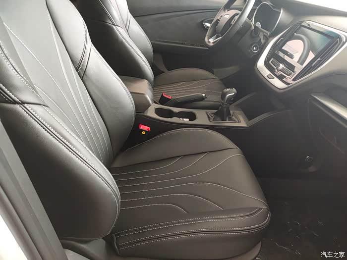 相信捷途家人都知道哪怕改装过的座椅的个柔软度都相当不错的呢.