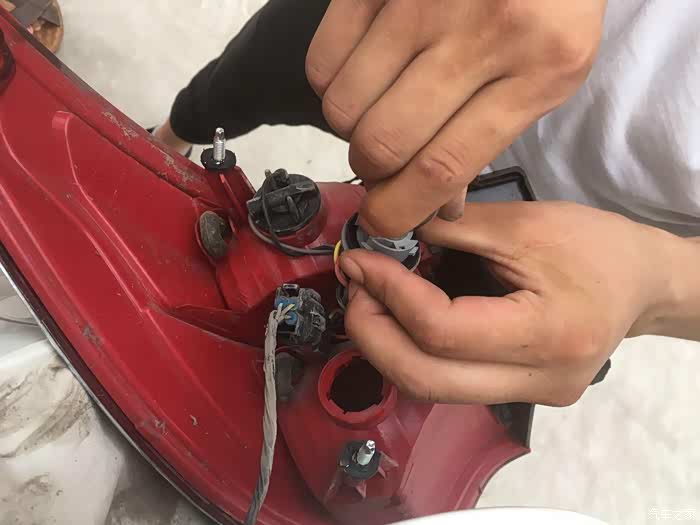 【图】【石家庄cs35车友会】更换刹车灯泡作业_长安cs35论坛_汽车之家