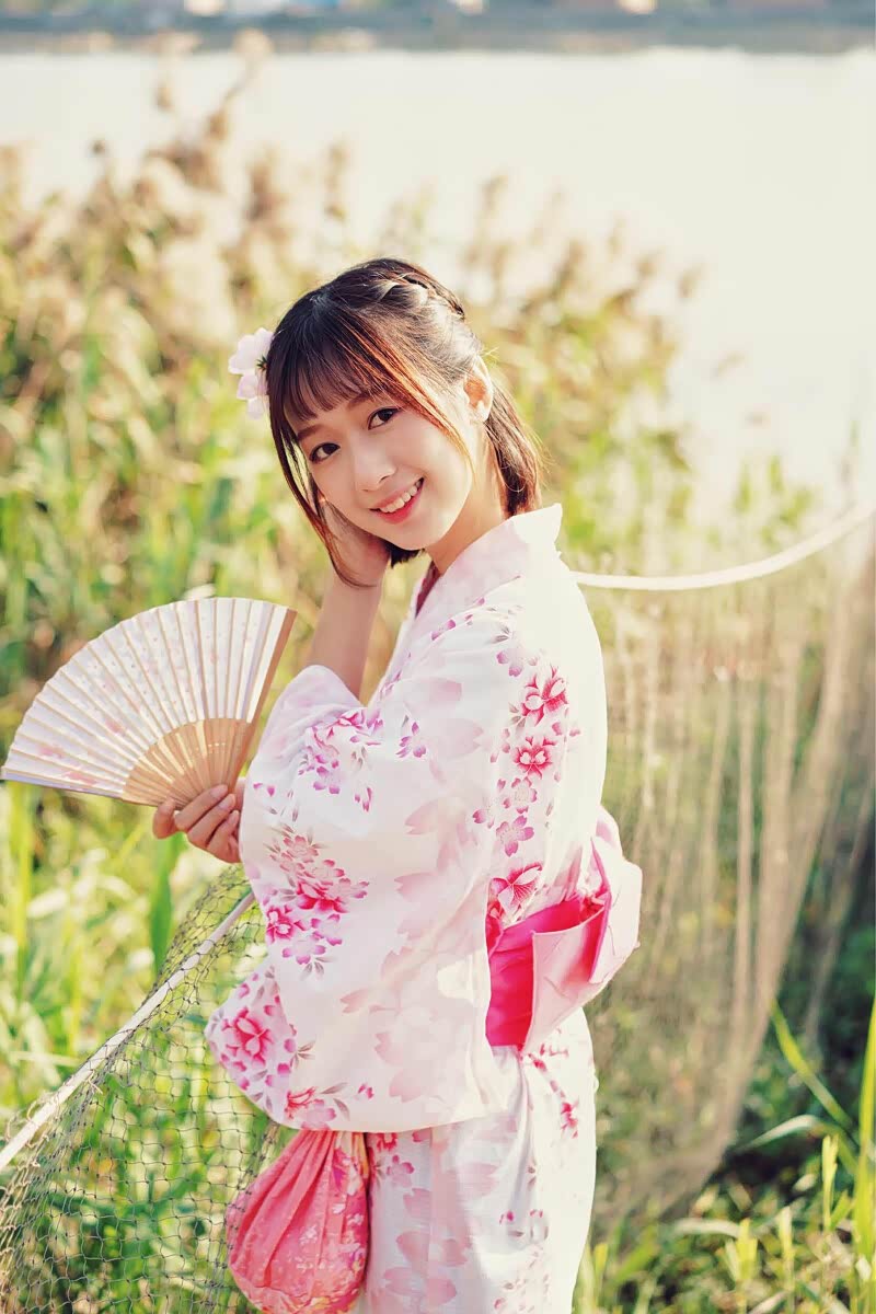 穿着和服优雅的妹子十分漂亮 ,大家闺秀 宛如天仙