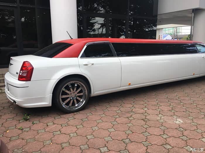 【图】在日本居然捕捉到一只加长老c_克莱斯勒300c论坛_汽车之家论坛