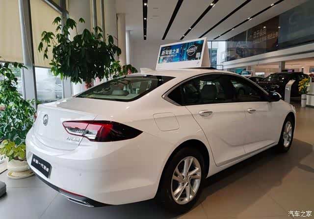 2020款别克君威店内实拍!白色涂装很大气