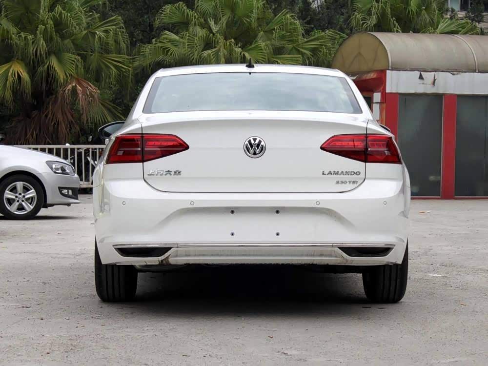 谁说女人不爱车中期改款的凌渡前脸略显复杂