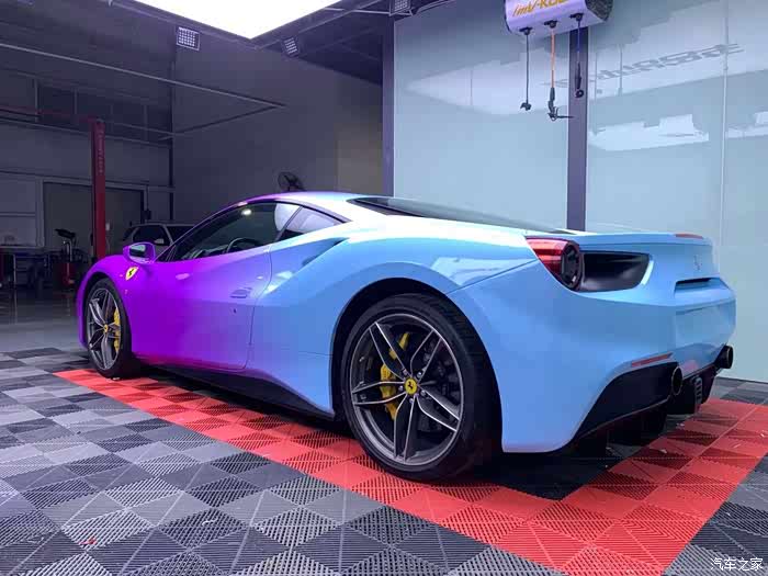 法拉利488渐变改色膜上车效果