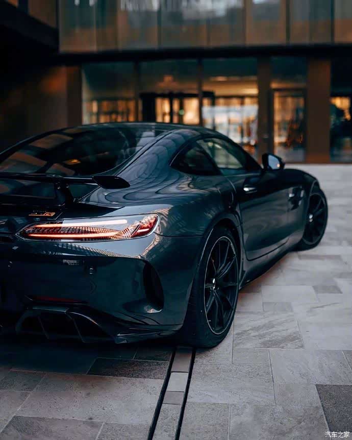 黑色amg gtr,喜欢!