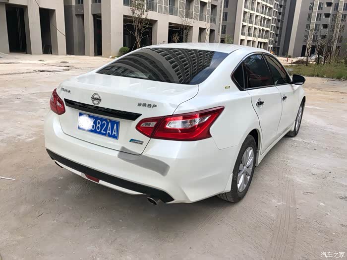 不同年份的天籁屁股teana字母大小不一样吗?