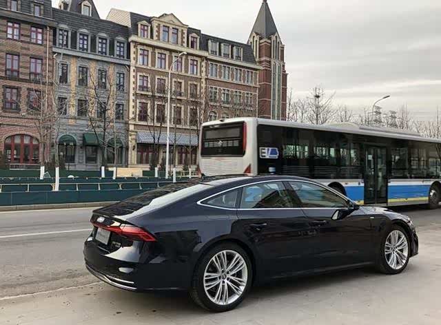 奥迪a7,优雅高科技的西装暴徒