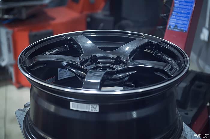 阿迪王tc4,还是该买灰色或者古铜色