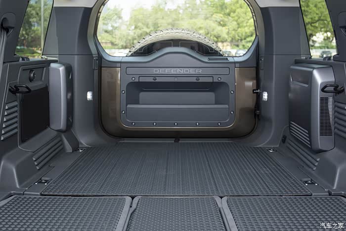 传承经典的进化 实拍全新路虎卫士 hse版