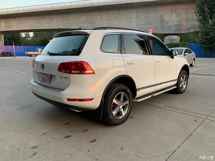 出13年白色途锐