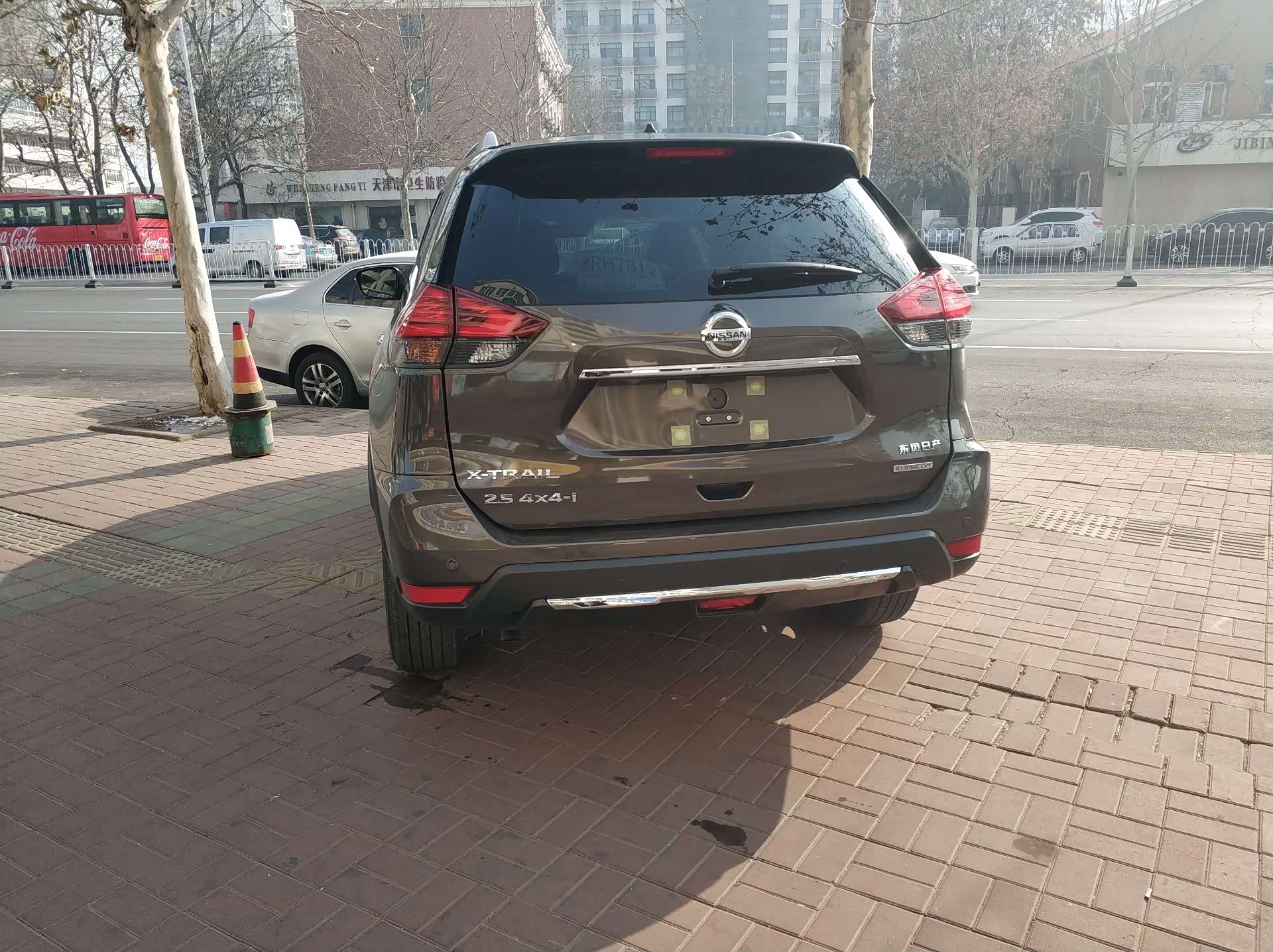 有车友提琥珀金的奇骏的吗