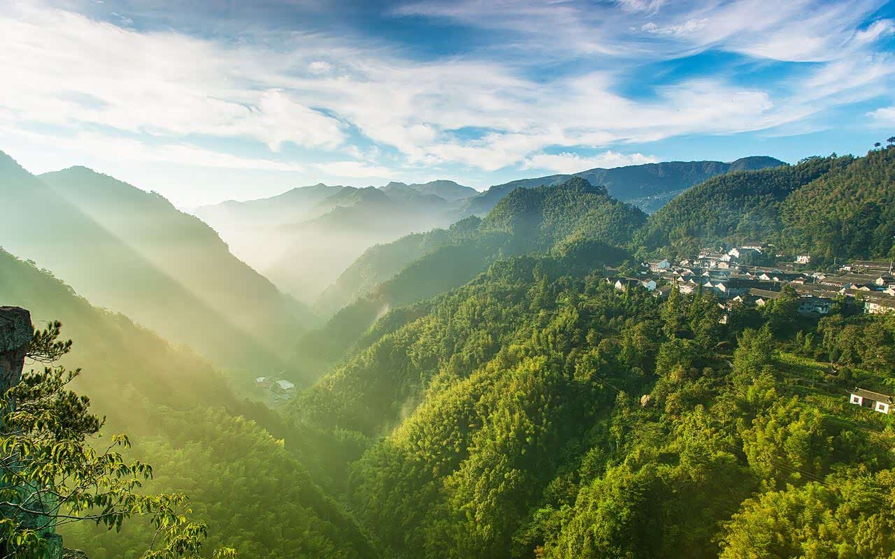 丹山赤水 山青水秀 景色宜人 是休闲度假的好去处.