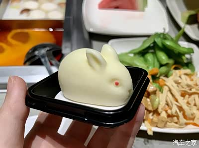 看这个兔子真可爱海底捞火锅依旧那么吃
