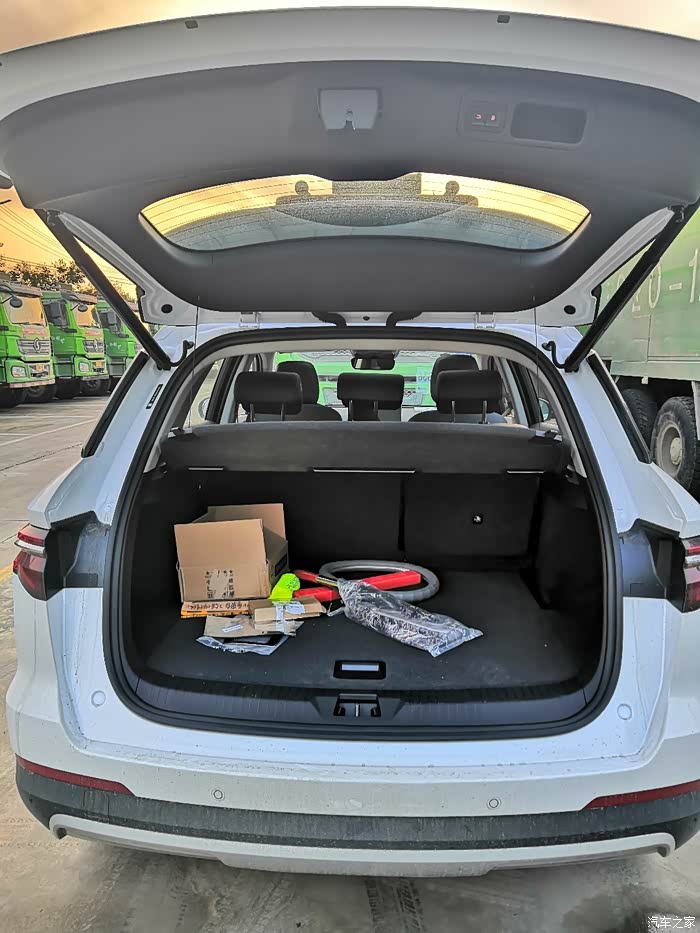 后备箱大