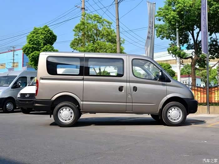 大通v80短轴低顶选哪一款好呢