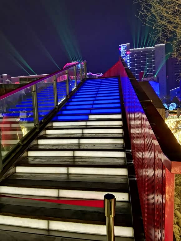 西安网红打卡地高新咖啡创业街区之璀璨长安夜