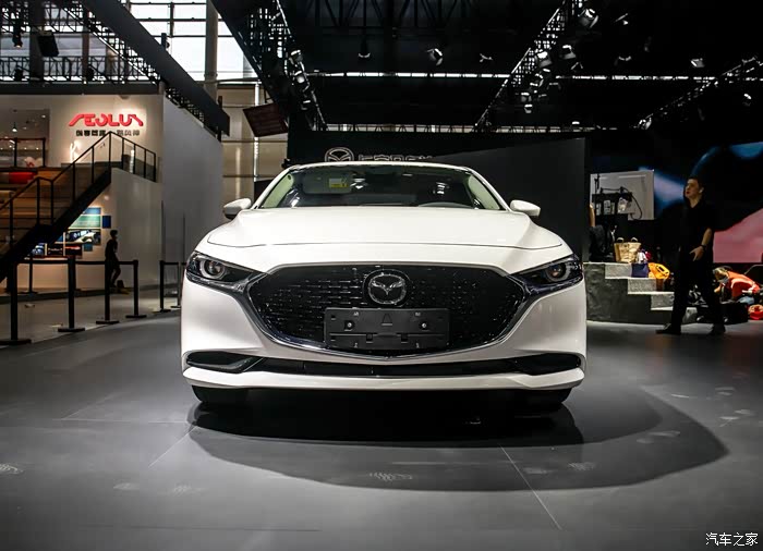 【打卡广州车展】马自达3 昂克赛拉,运动范十足