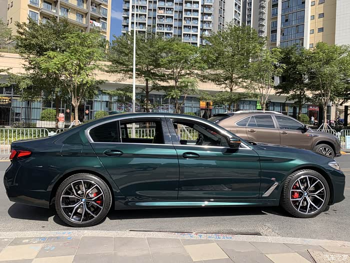 不能发朋友圈之21款曜夜版牛津绿540i